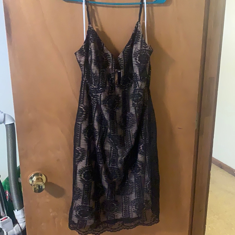 Brand new lace LuLus dress
